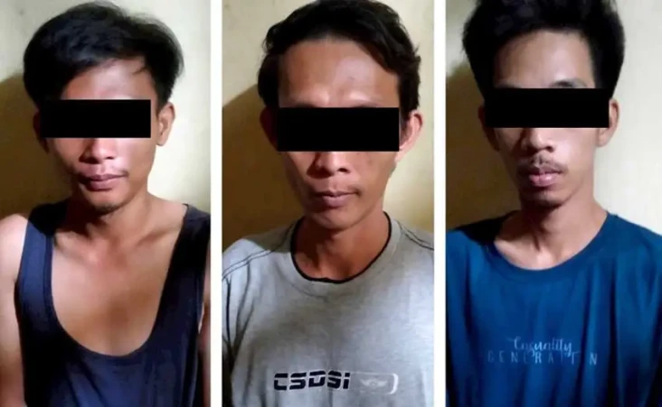 Curi Perlengkapan Adat...