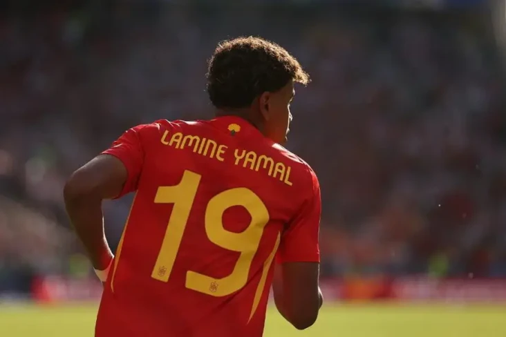 Presiden UEFA Puji Lamine...