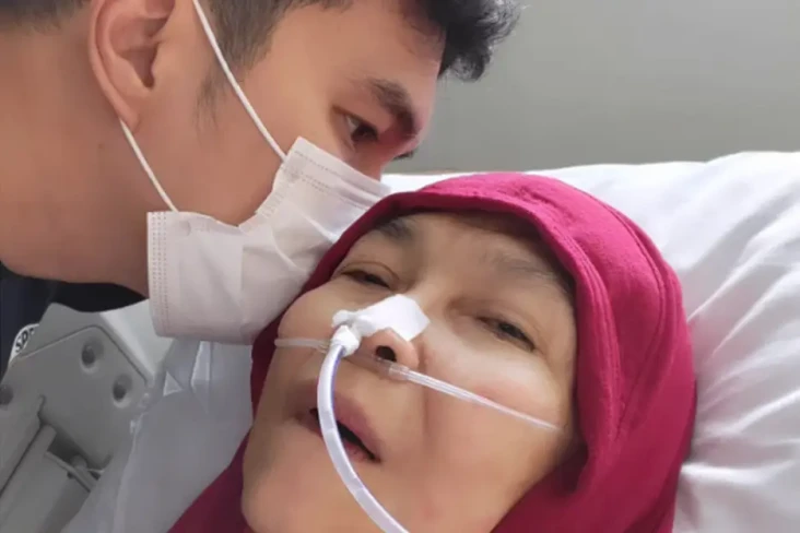 Sang Ibu Dirawat di...
