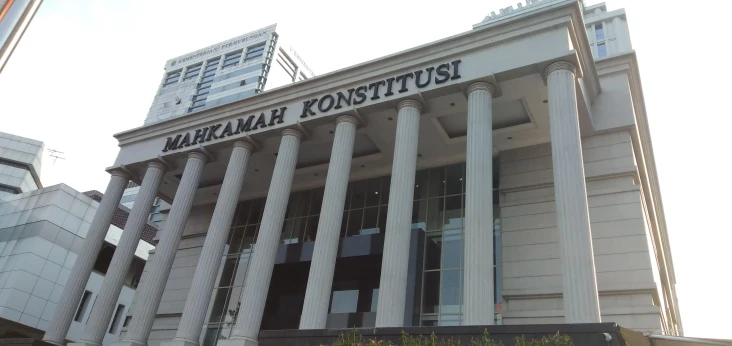 Syarat Usia Kepala Daerah...