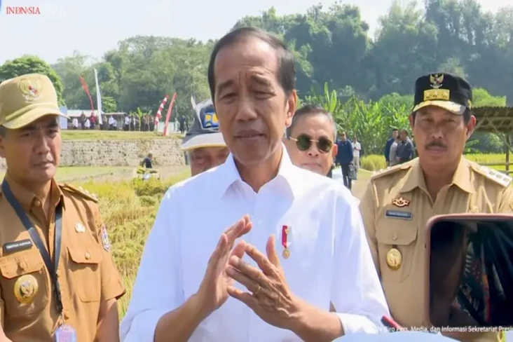 Presiden Jokowi Tegaskan...