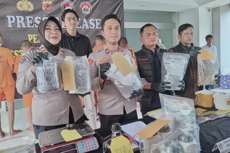 Polres Bogor Bongkar...