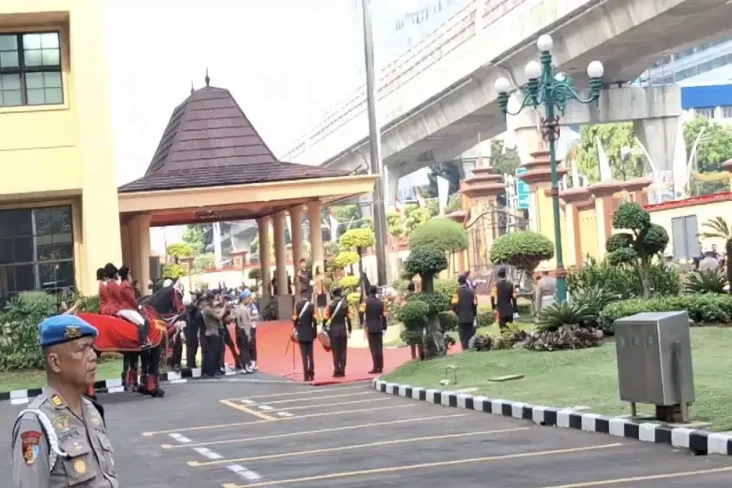 Disambut Kapolri, Prabowo...