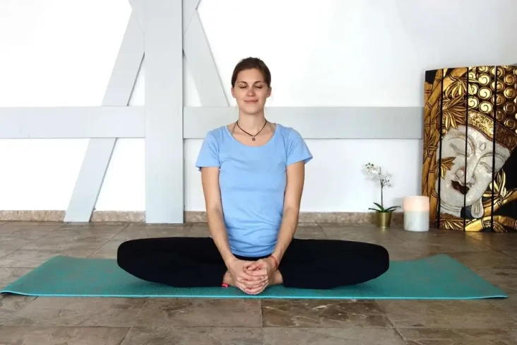 8 Gerakan Yoga untuk...