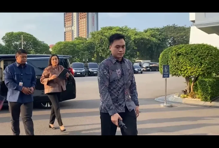 Rupiah Ambruk ke Rp16.420...