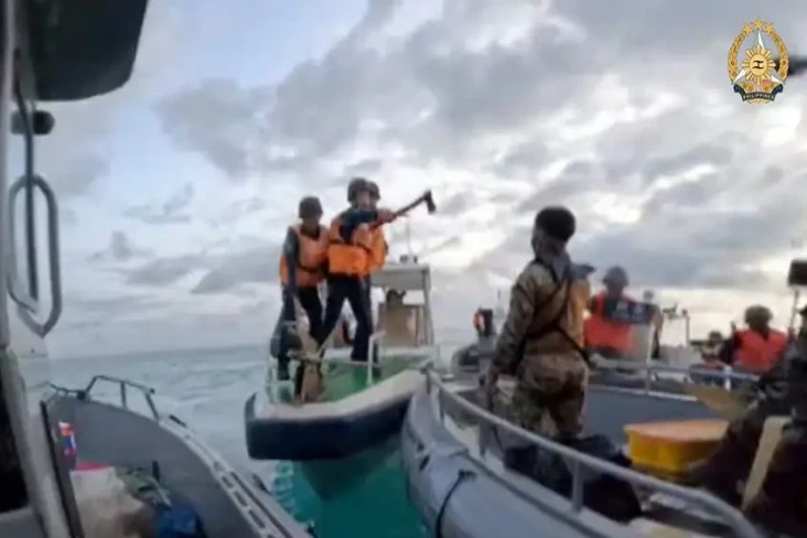 Pasukan China Gunakan...