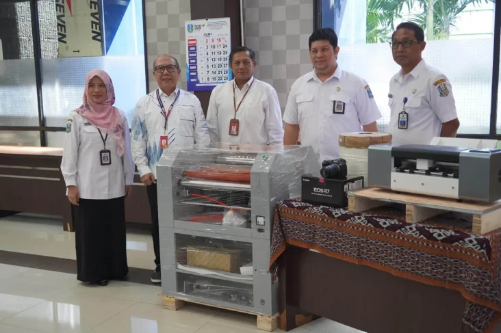Diskop UKM Terima Bantuan...