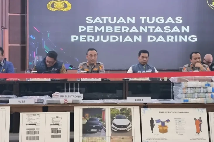2,3 Juta Orang Main...