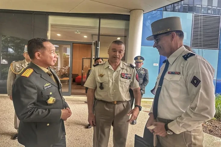 Perkuat Kerja Sama Pertahanan,...