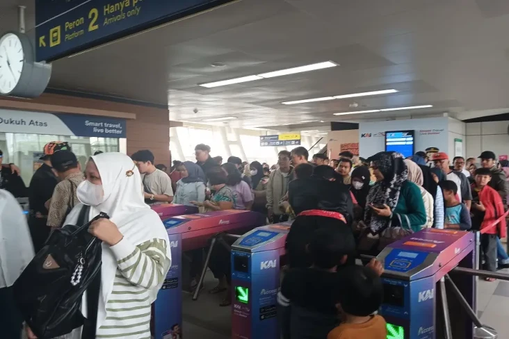 Warga Kecewa Tarif LRT...
