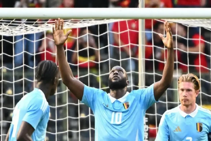 Romelu Lukaku Terus...