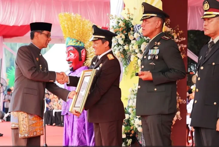 Beri Layanan Hukum Terbaik,...