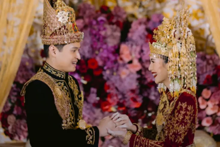 7 Foto Pernikahan Beby...