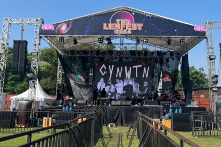 Konser Lentera Festival...