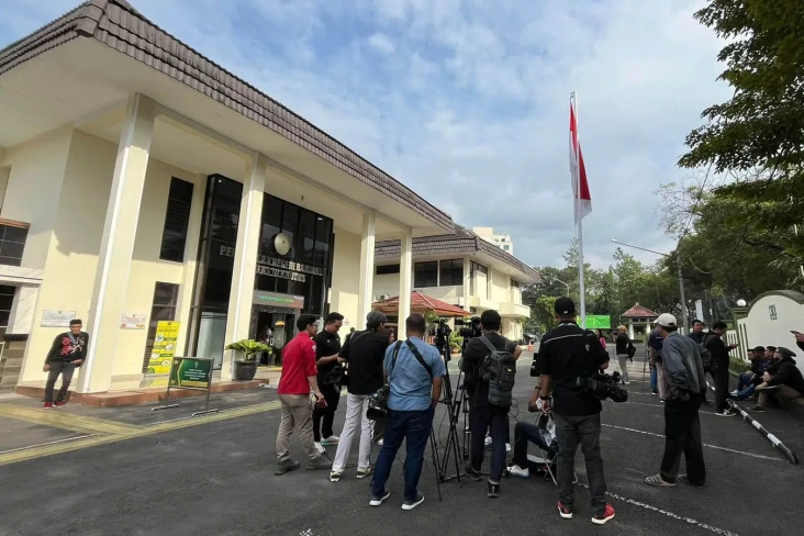 PN Bandung Tunjuk Hakim...