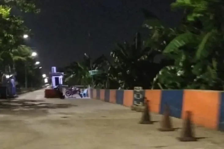 Parah, Melintas di Jalan...
