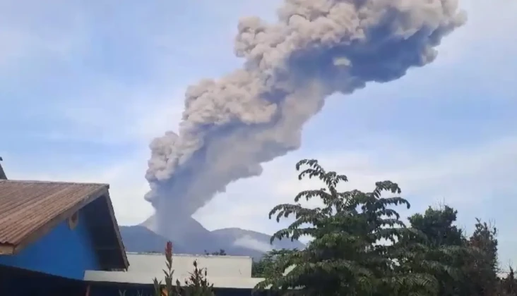 Gunung Lewotobi Laki-Laki...