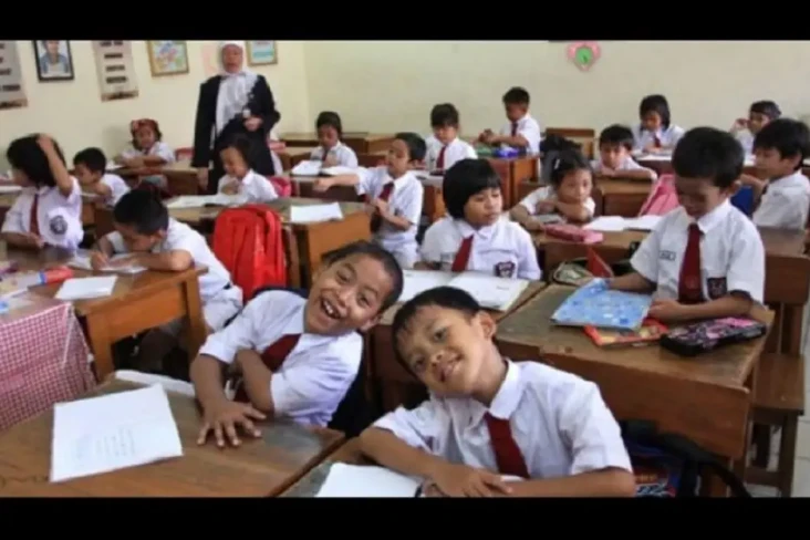 Plus Minus Sekolah Negeri...