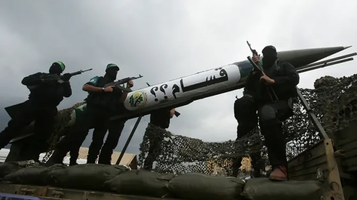 Hamas Persenjatai Diri...