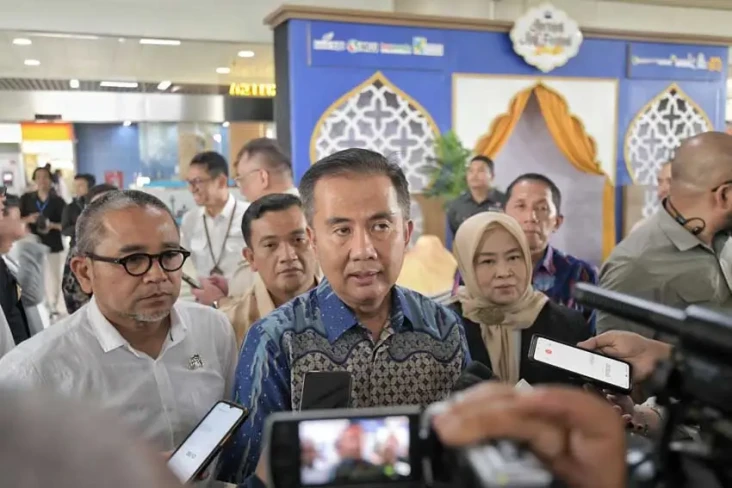 Maju dalam Pilkada,...