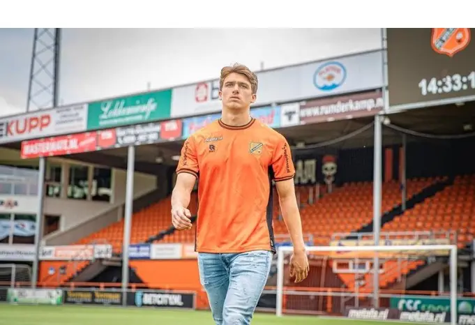 Mauro Zijlstra, Striker...