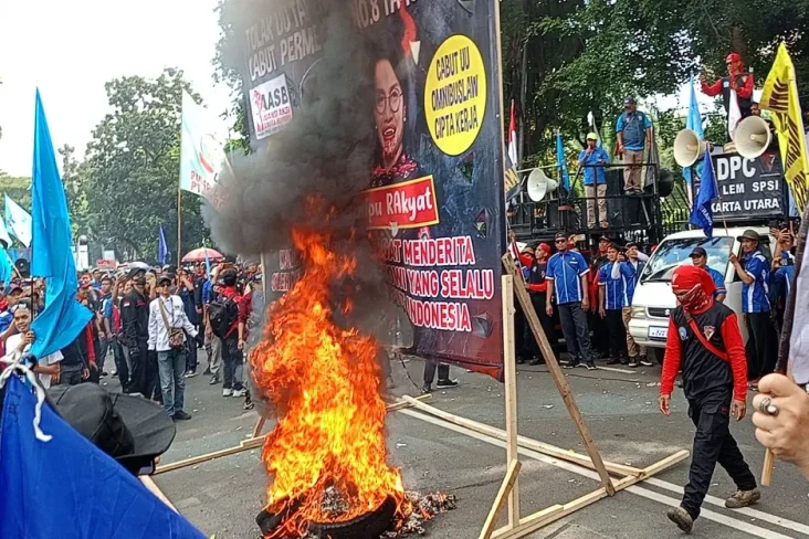 Aksi Tolak Tapera di...