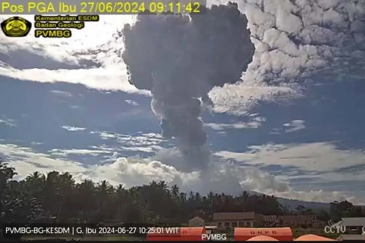Gunung Ibu Erupsi Dahsyat...