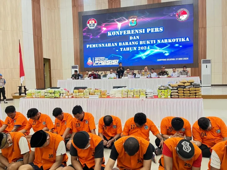 Polda Lampung Bongkar...