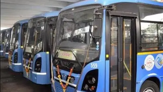 Bus di India Gunakan...