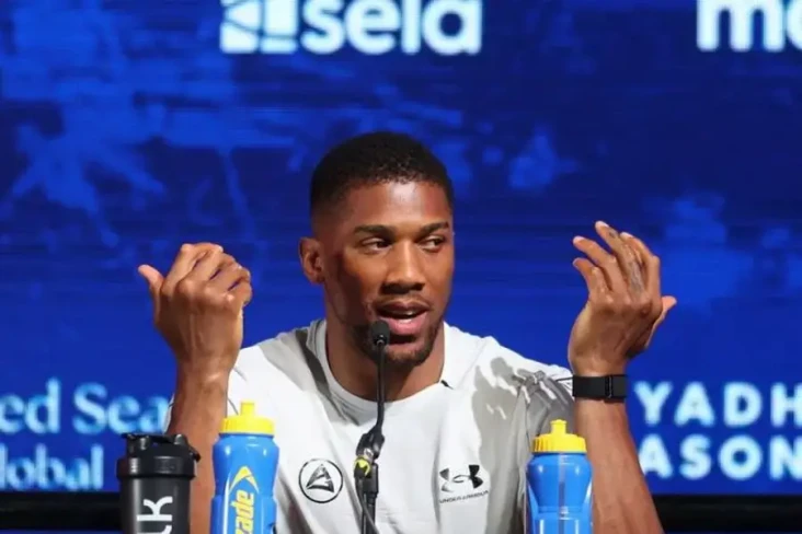 Lebih Muda, Daniel Dubois...