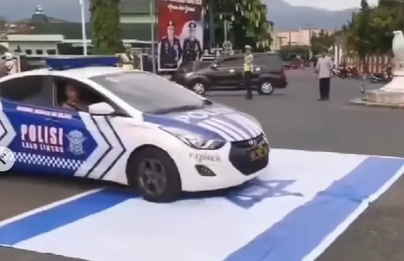 Viral! Mobil Patwal...