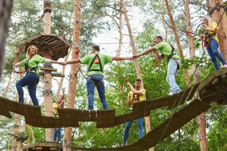 Aktivitas Team Building...
