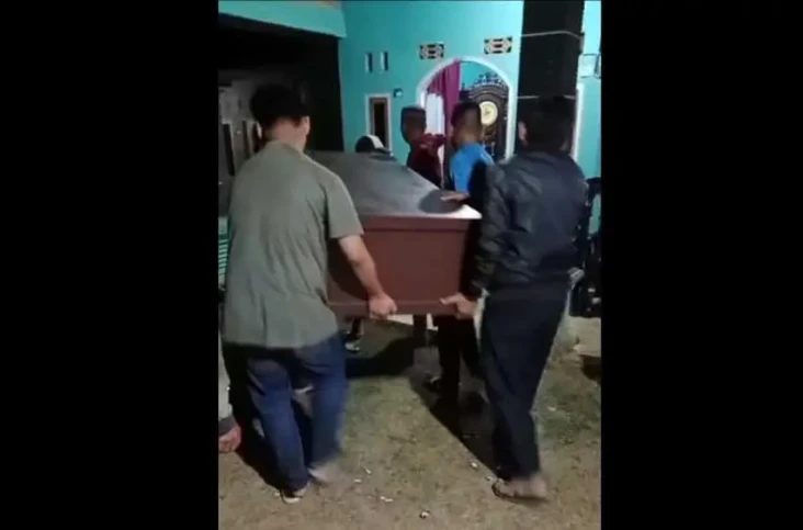 Pegawai Koperasi yang...