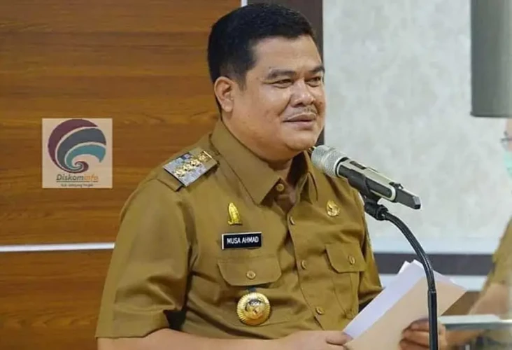 Baru Pulang Haji, Bupati...