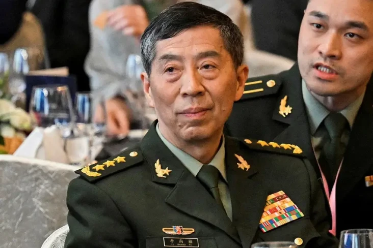 China Usir Eks Menhan...
