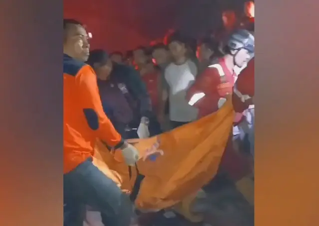 Si Jago Merah Hanguskan...