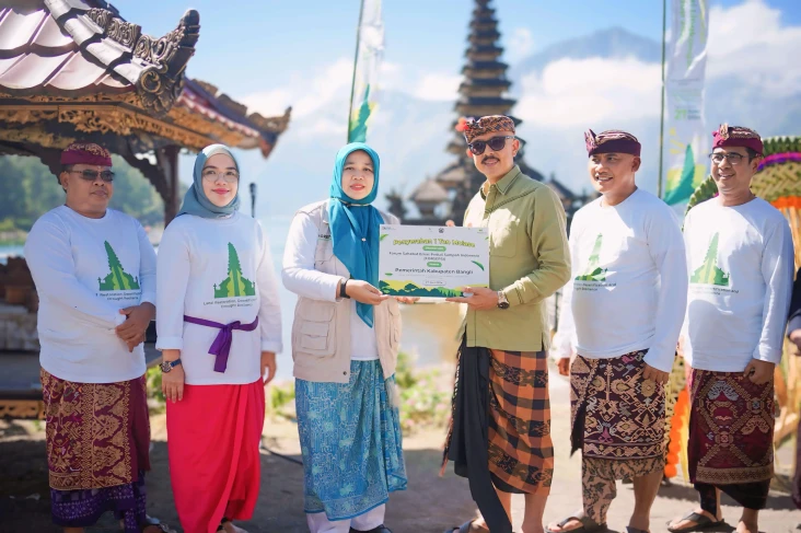 Peringati Hari Lingkungan...