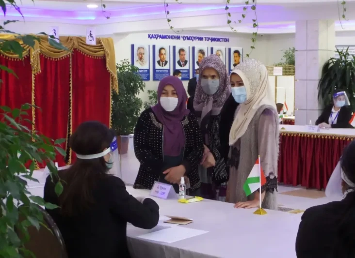 4 Kebijakan Tajikistan...