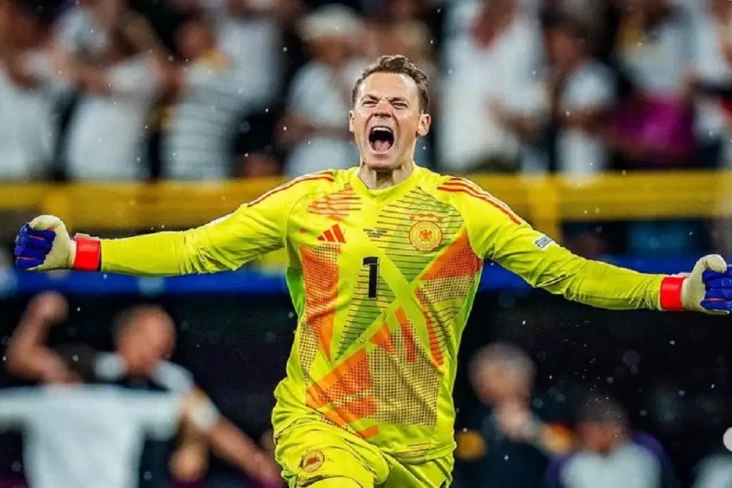 Manuel Neuer Catat Sejarah...