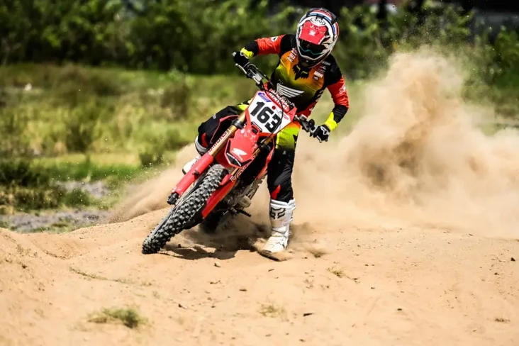 Crosser Binaan Astra...