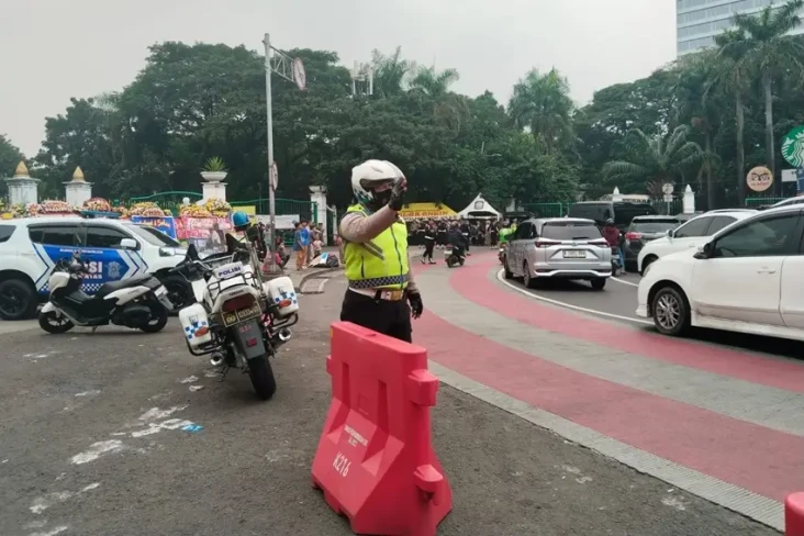 Lalu Lintas Sekitar...