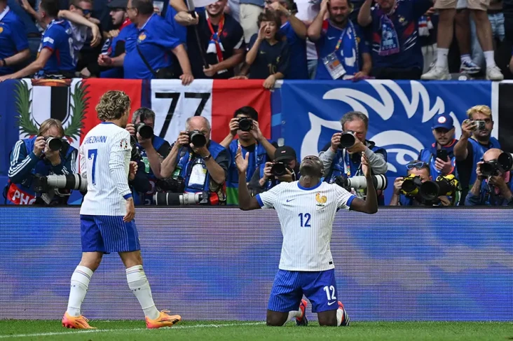 Hasil Euro 2024: Dibantu...