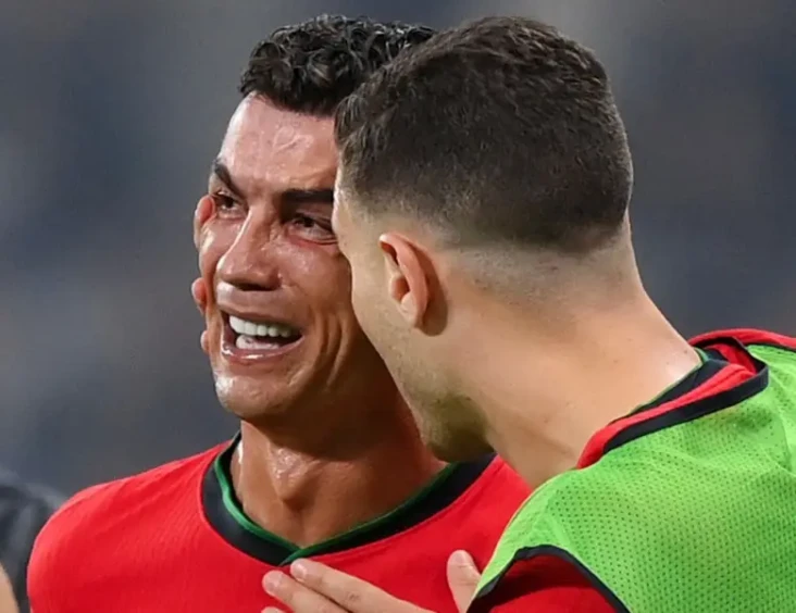 Ronaldo Menangis karena...