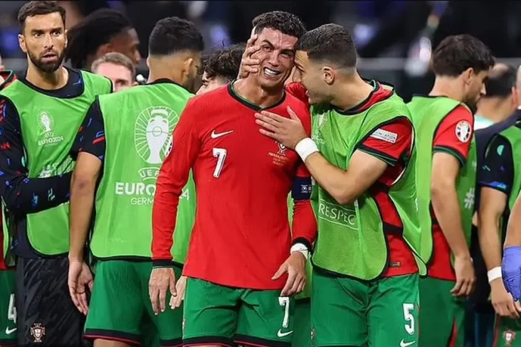 Ronaldo Menangis Viral...