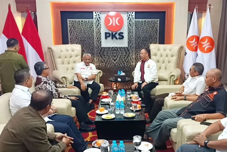 Sambangi PKS, Cabup...