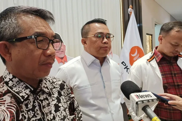 Duet dengan Petahana...