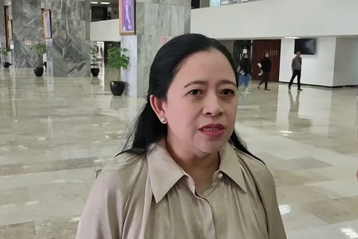 Puan Minta Identitas...