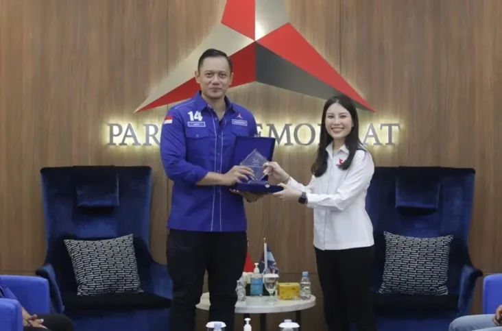 Pertemuan Angela Tanoesoedibjo...