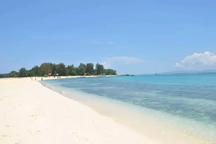 7 Pantai Pasir Putih...