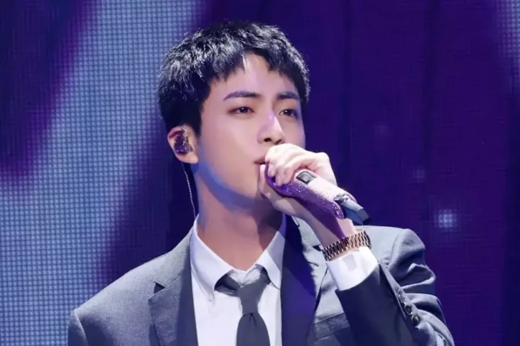 Jin BTS Jadi Pembawa...